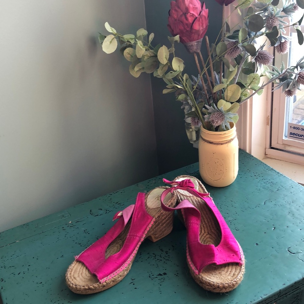 👠 Stunning Silk Kurt Geiger Sandals 👠